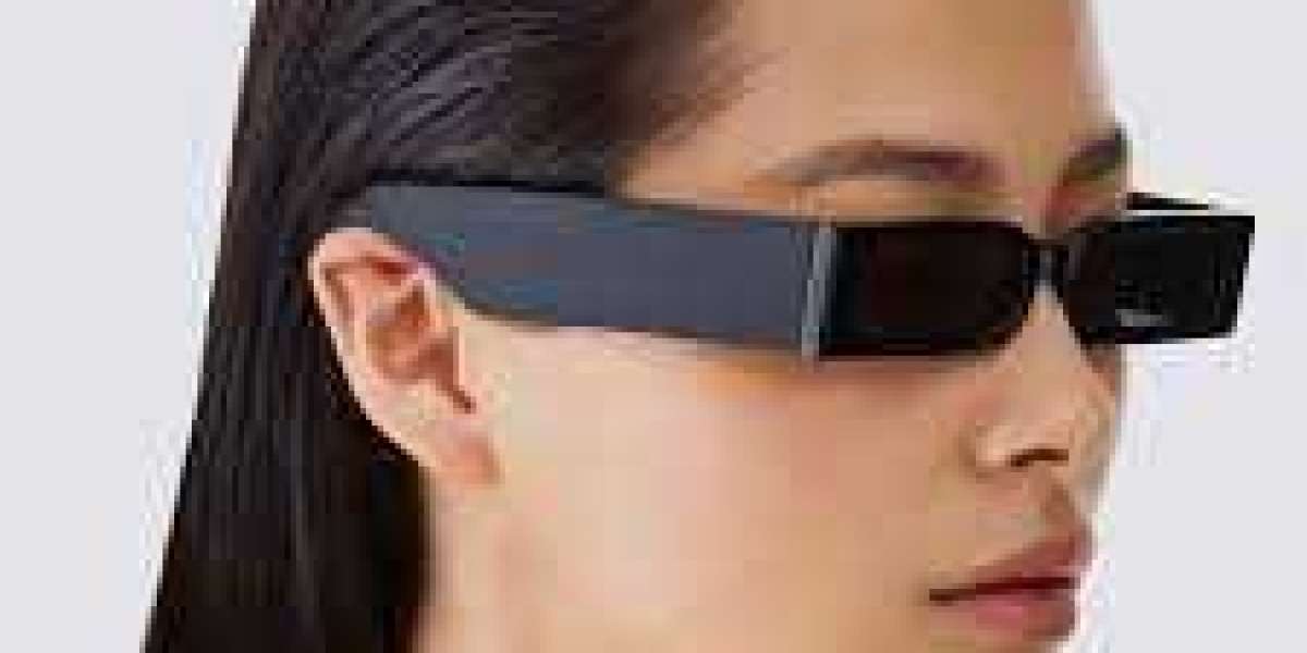 Style Luxure: Black Rectangular Glasses