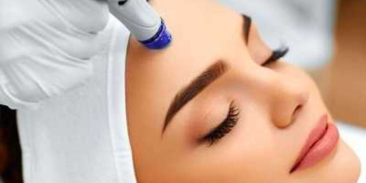 Hydrafacial vs. Traditional Facials: Which is Right for You?