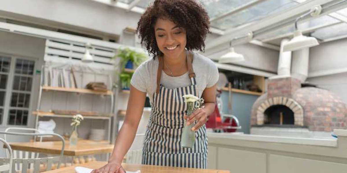 How Should Restaurants Clean Tables?