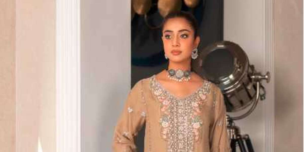 Step Out In Style: Explore Latest Trends in Pakistani Formal Dresses at RangJah