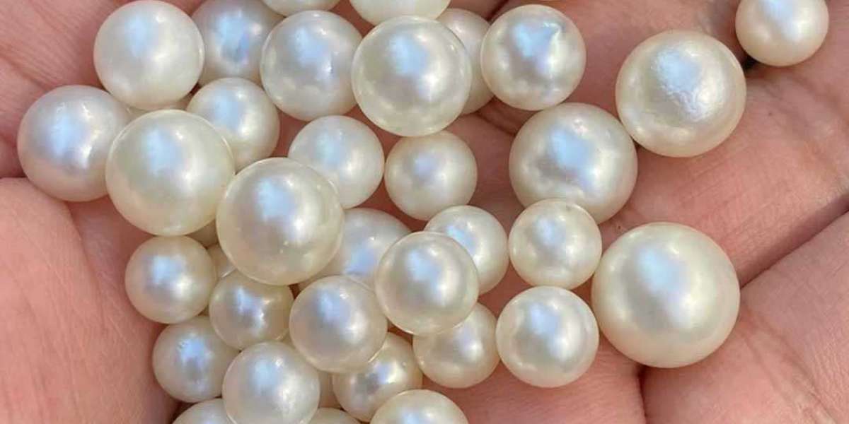 A Drop of Moonlight: The Shining Glowing of Pearls