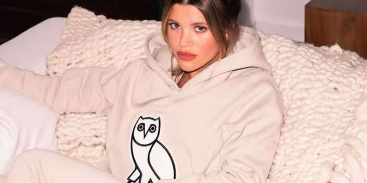 What’s Behind the Popularity of the OVO Hoodie in Urban Fashion?