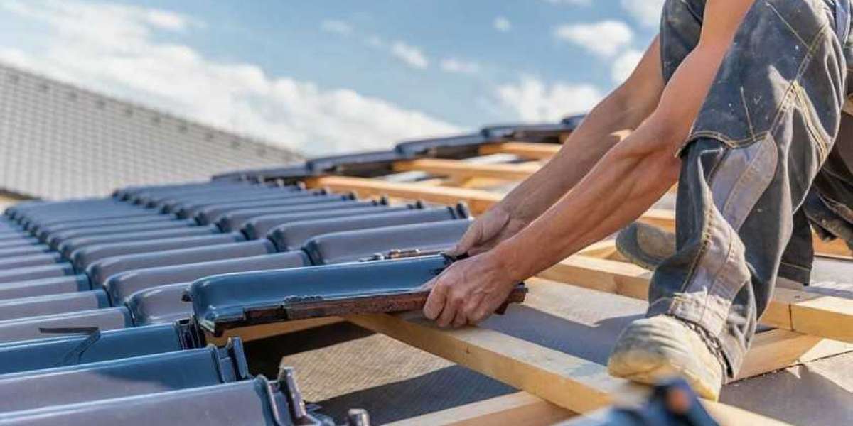 Emergency Roofing Services in London: How Roofers Can Help