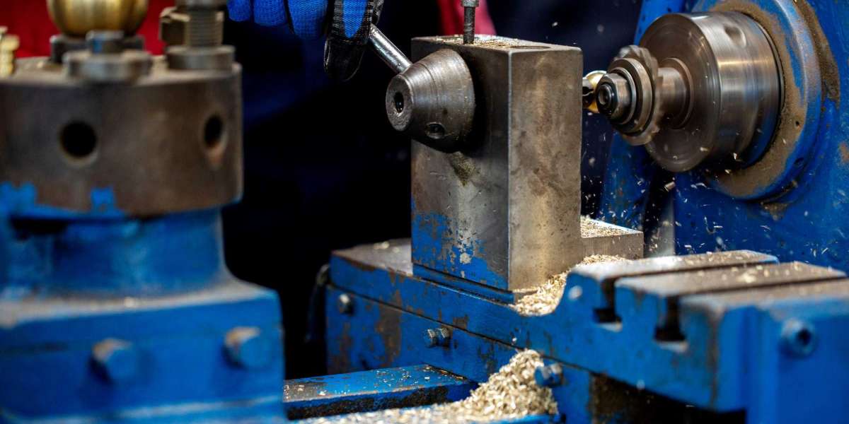 Top Safety Tips When Operating a Milling Machine