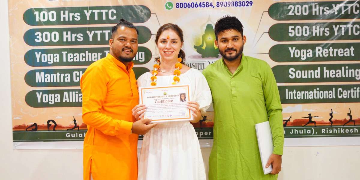 Best 200 Hour Yoga Teacher Training in Rishikesh