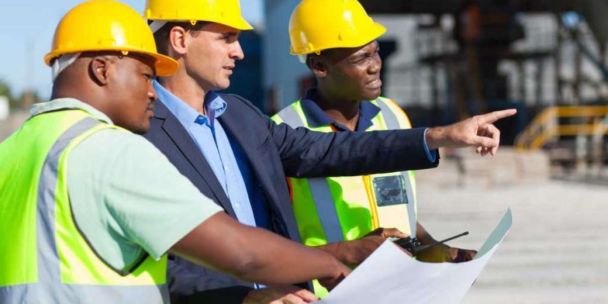 Managing Construction Site Risks with NEBOSH Training