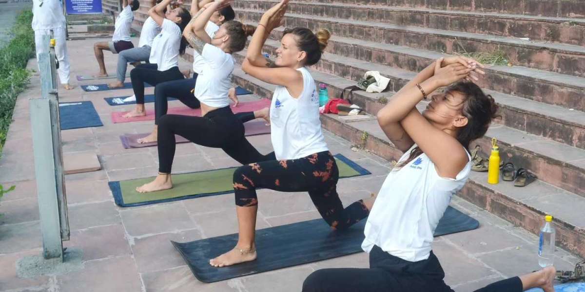 What is Yin Yoga ? Unlocking the Power of Stillness and Deep Stretching